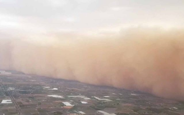 A Massive Dust Storm Filmed From Inside a Plane