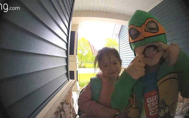 These Kids Sent Their Military Dad Messages Through the Doorbell Cam