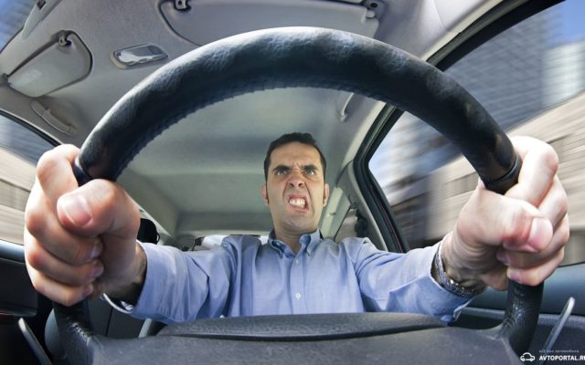 The Top Signs You’re a Bad Driver Include Speeding, Cutting People Off, and Not Using Turn Signals