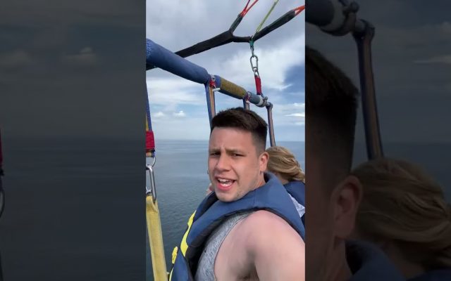 A Husband and Wife’s Completely Opposite Reactions While Parasailing