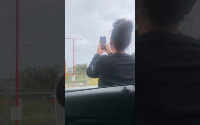 A Woman Freaks Out When She Sees a Huge Airplane